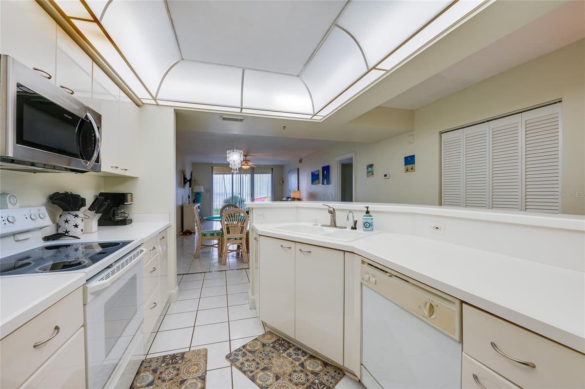 4575 ATLANTIC AVENUE — photo 9 of 28