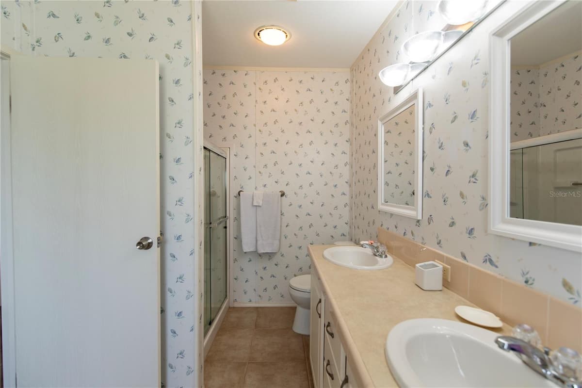 23 HOLLAND DRIVE — photo 16 of 28