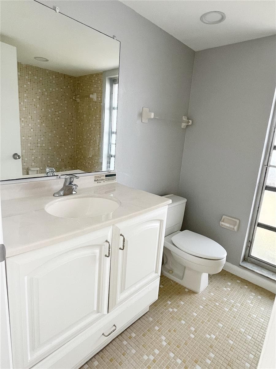 75 ANNAPOLIS LANE — photo 11 of 20
