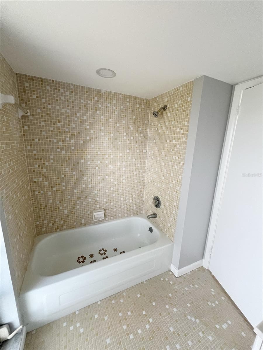 75 ANNAPOLIS LANE — photo 12 of 20