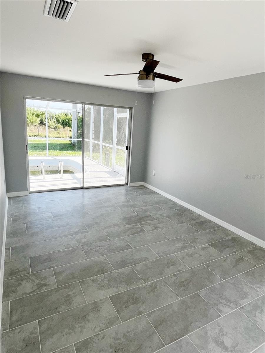 75 ANNAPOLIS LANE — photo 13 of 20