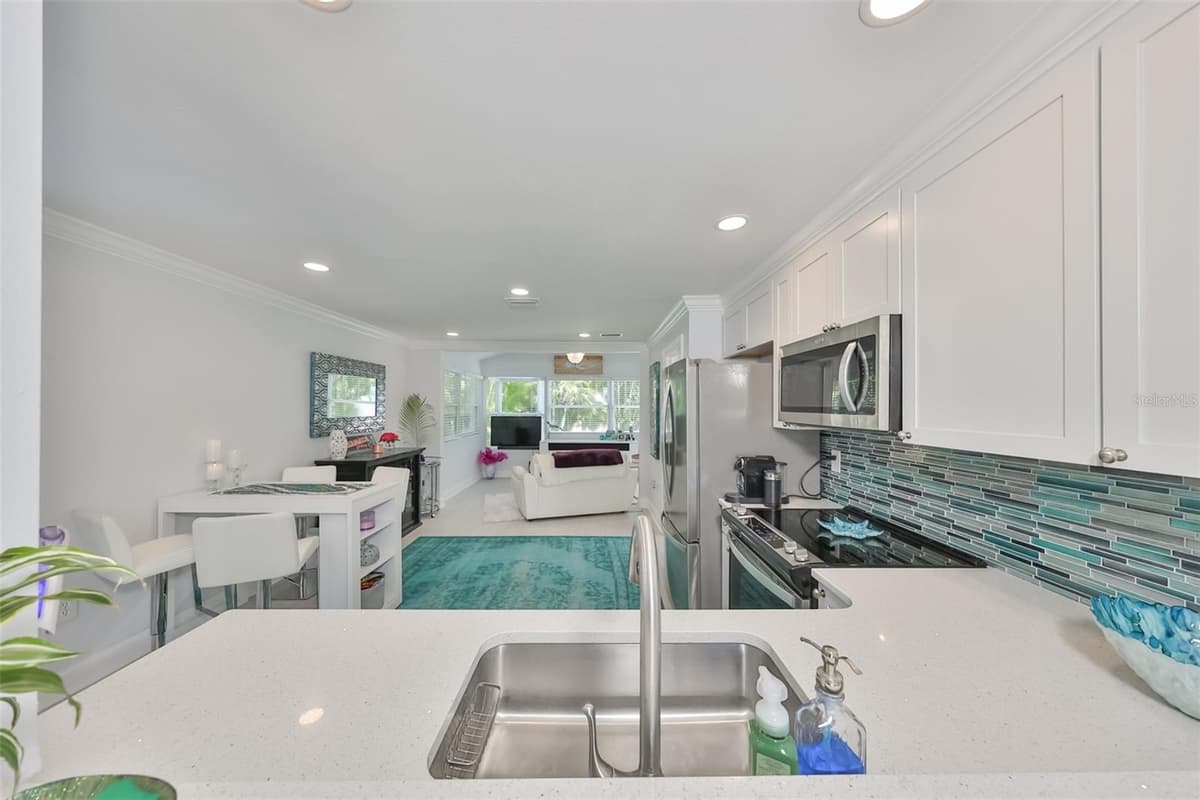 13004 BOCA CIEGA AVENUE — photo 16 of 45