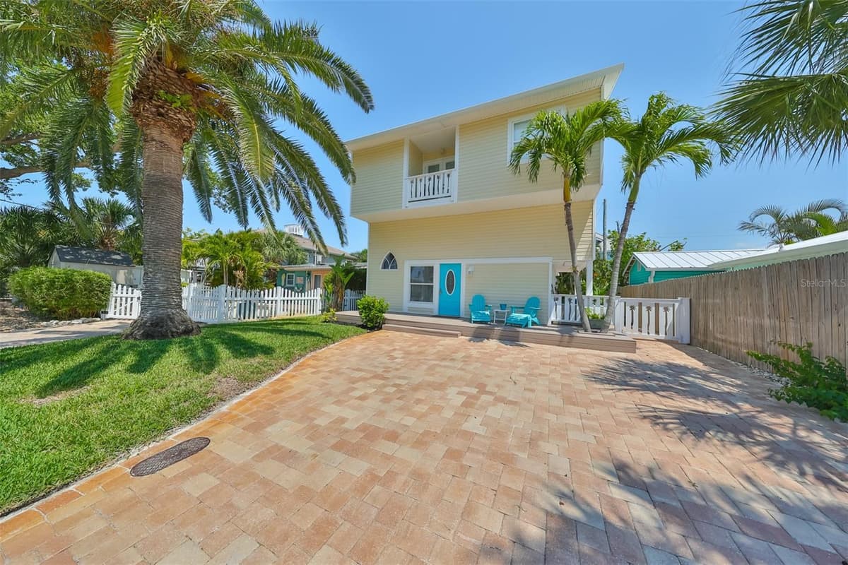 13004 BOCA CIEGA AVENUE — photo 9 of 45