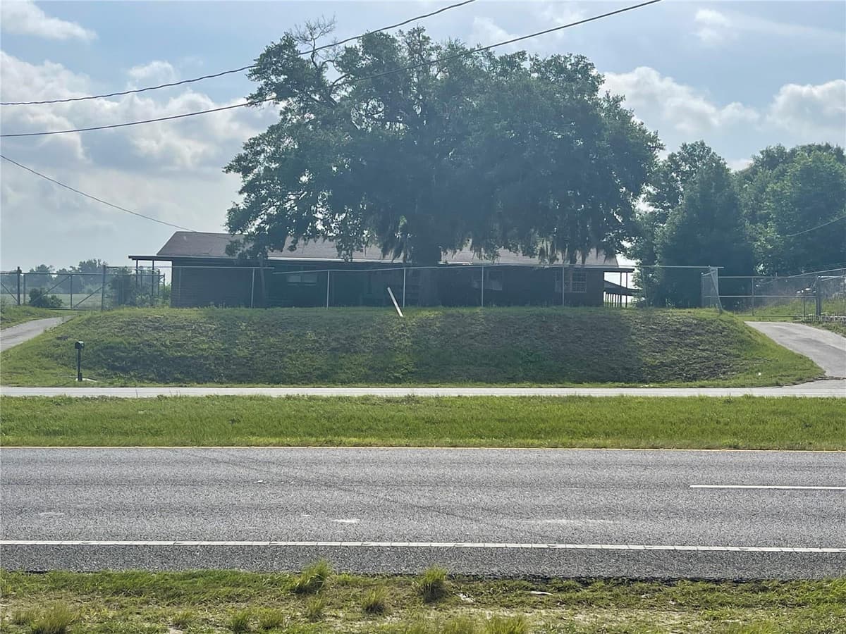 10736 US HIGHWAY 301 — photo 1 of 6