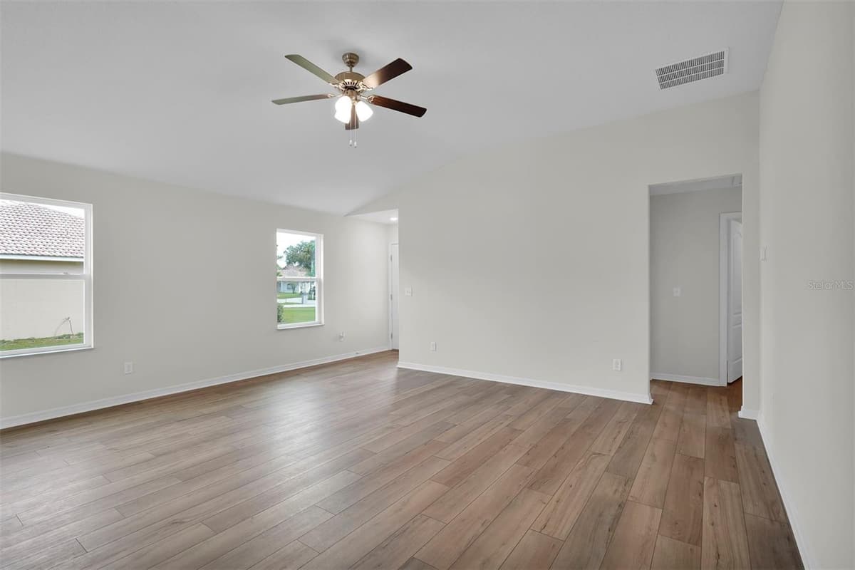560 MARION OAKS MANOR — photo 10 of 18