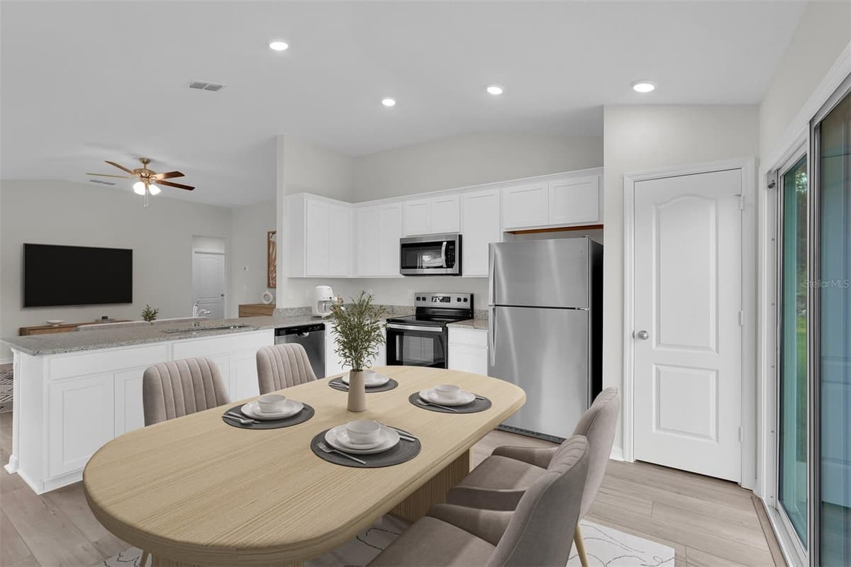 560 MARION OAKS MANOR — photo 3 of 18
