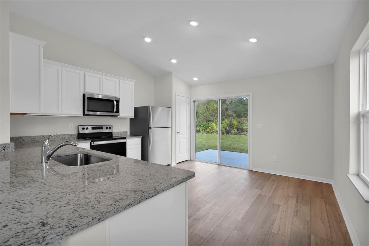 560 MARION OAKS MANOR — photo 5 of 18