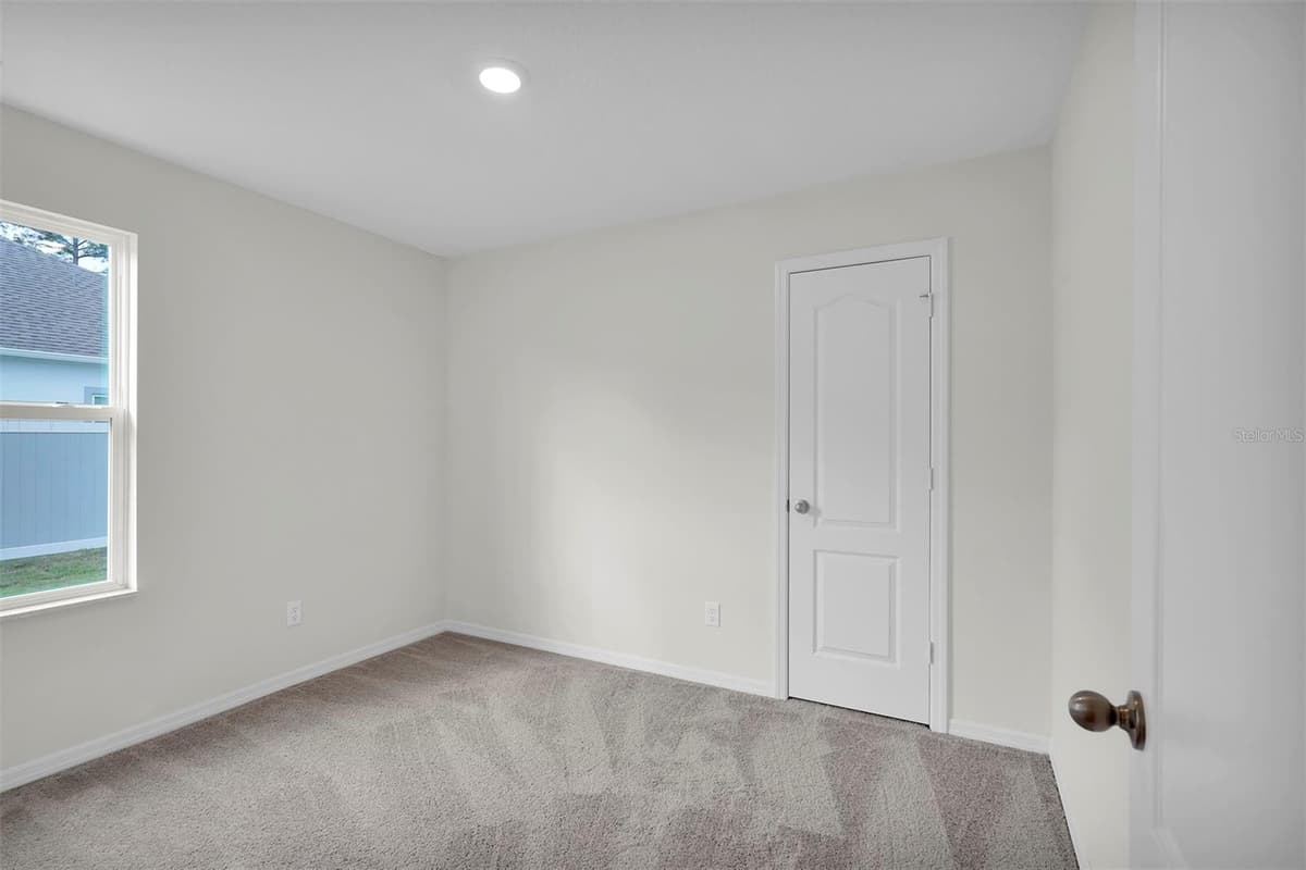 560 MARION OAKS MANOR — photo 15 of 18