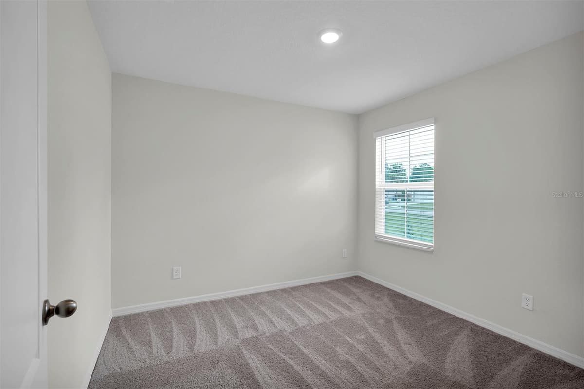 560 MARION OAKS MANOR — photo 16 of 18