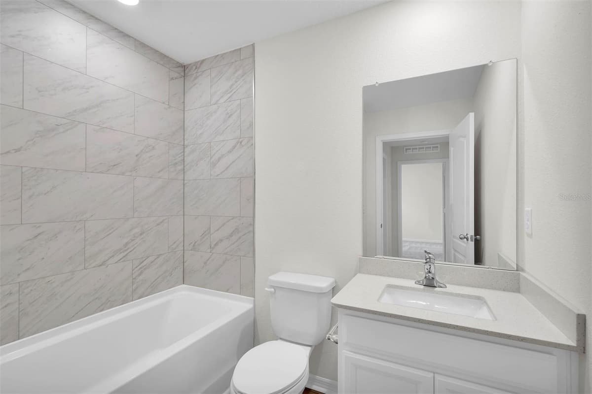 560 MARION OAKS MANOR — photo 17 of 18