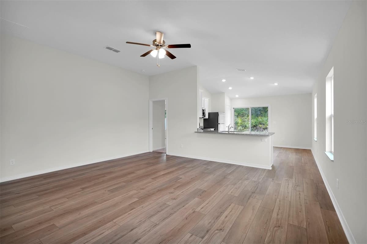 560 MARION OAKS MANOR — photo 7 of 18