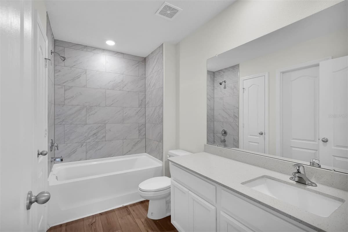 560 MARION OAKS MANOR — photo 14 of 18