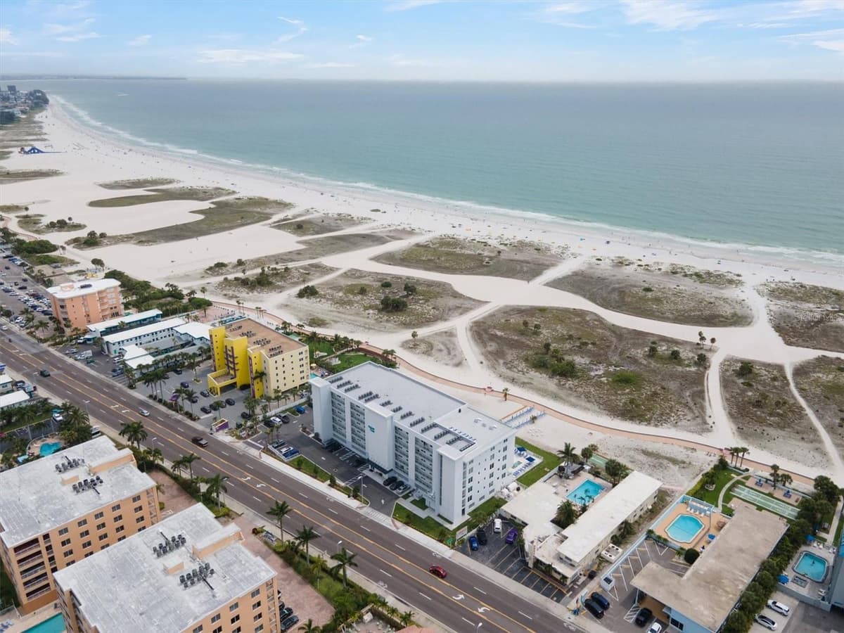 11500 GULF BOULEVARD — photo 33 of 43