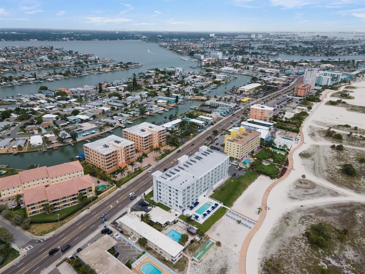 11500 GULF BOULEVARD — photo 37 of 43