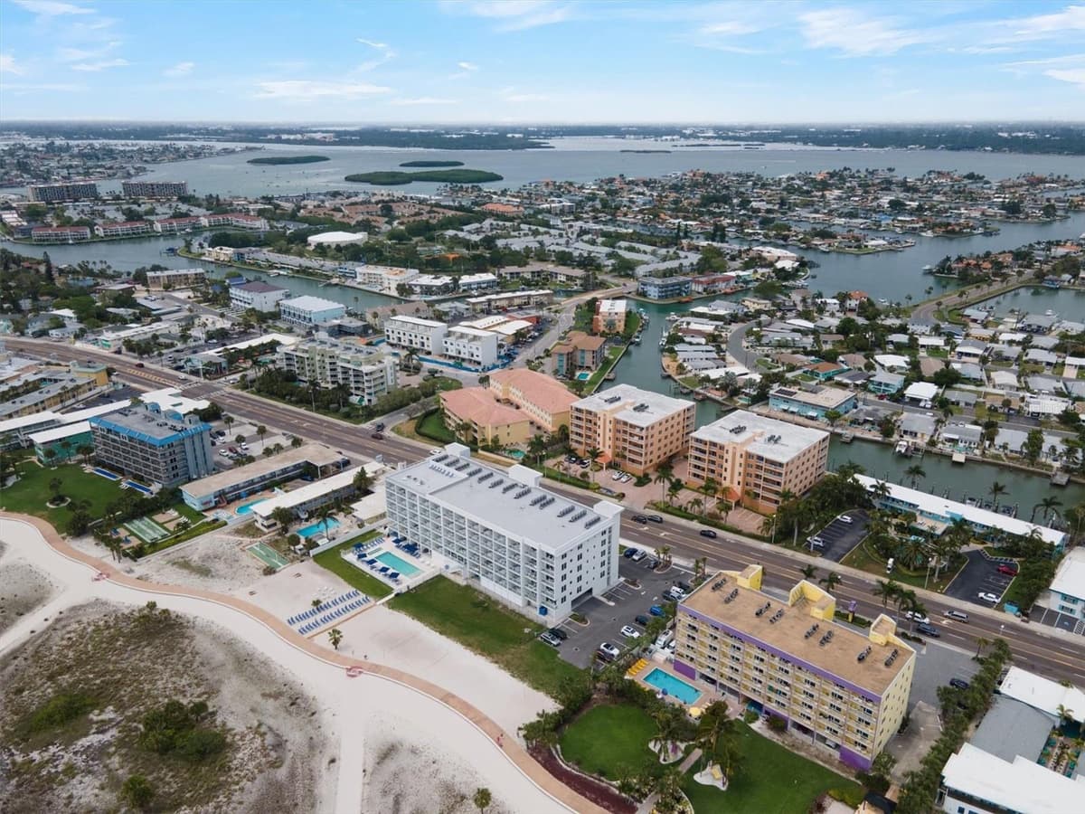 11500 GULF BOULEVARD — photo 40 of 43