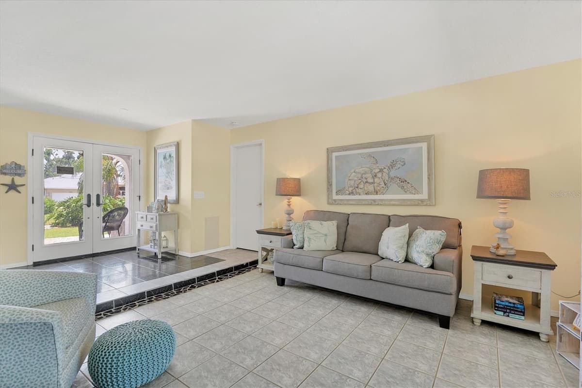 245 SPANIARDS ROAD — photo 18 of 65