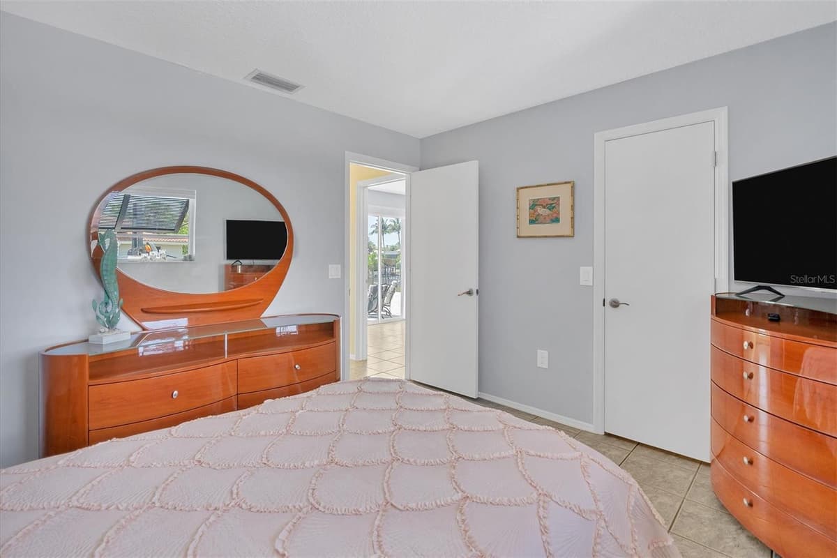 245 SPANIARDS ROAD — photo 38 of 65