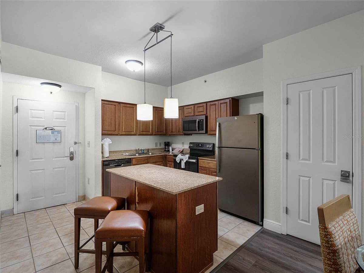 12539 FLORIDAYS RESORT DRIVE — photo 3 of 39