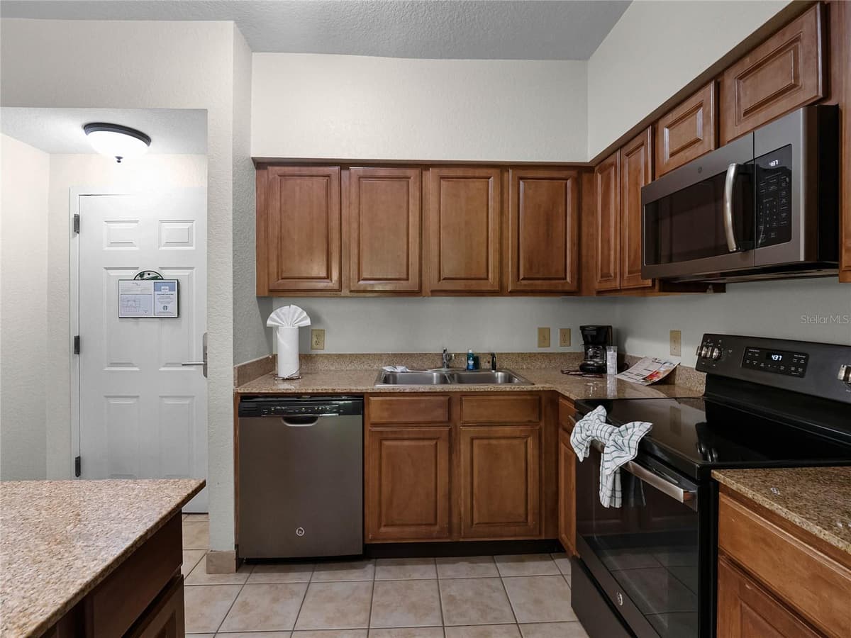 12539 FLORIDAYS RESORT DRIVE — photo 6 of 39