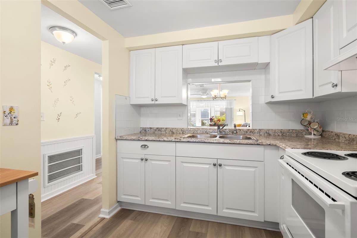 4239 TAMARGO DRIVE — photo 8 of 26