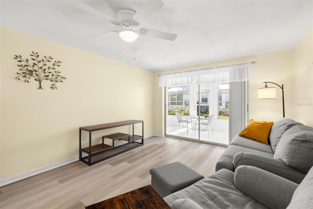 4239 TAMARGO DRIVE — photo 11 of 26