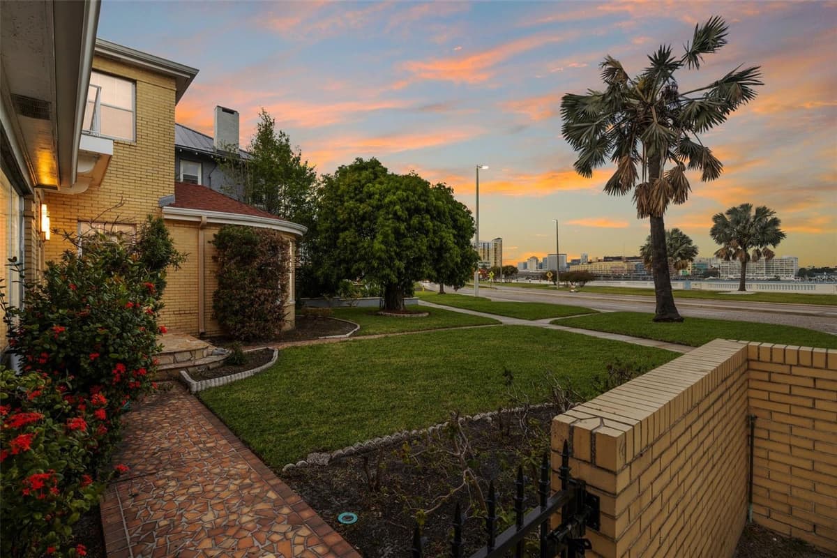 803 BAYSHORE BOULEVARD — photo 5 of 79