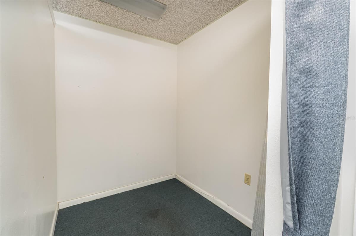 6005 SILVER STAR ROAD — photo 12 of 34