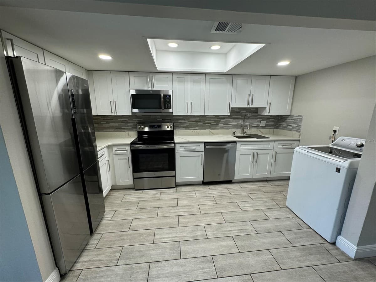 6003 VILLAGE CIRCLE — photo 6 of 42