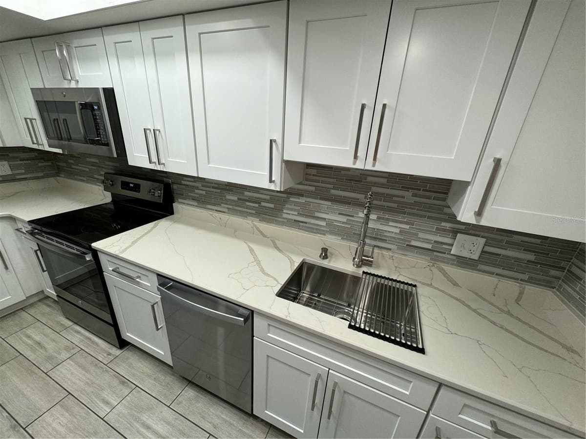 6003 VILLAGE CIRCLE — photo 7 of 42