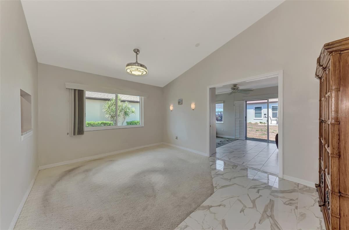 570 FOXWOOD BOULEVARD — photo 23 of 78