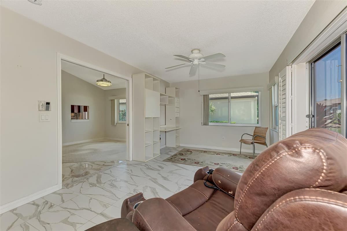 570 FOXWOOD BOULEVARD — photo 28 of 78