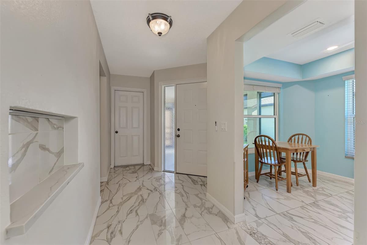 570 FOXWOOD BOULEVARD — photo 7 of 78