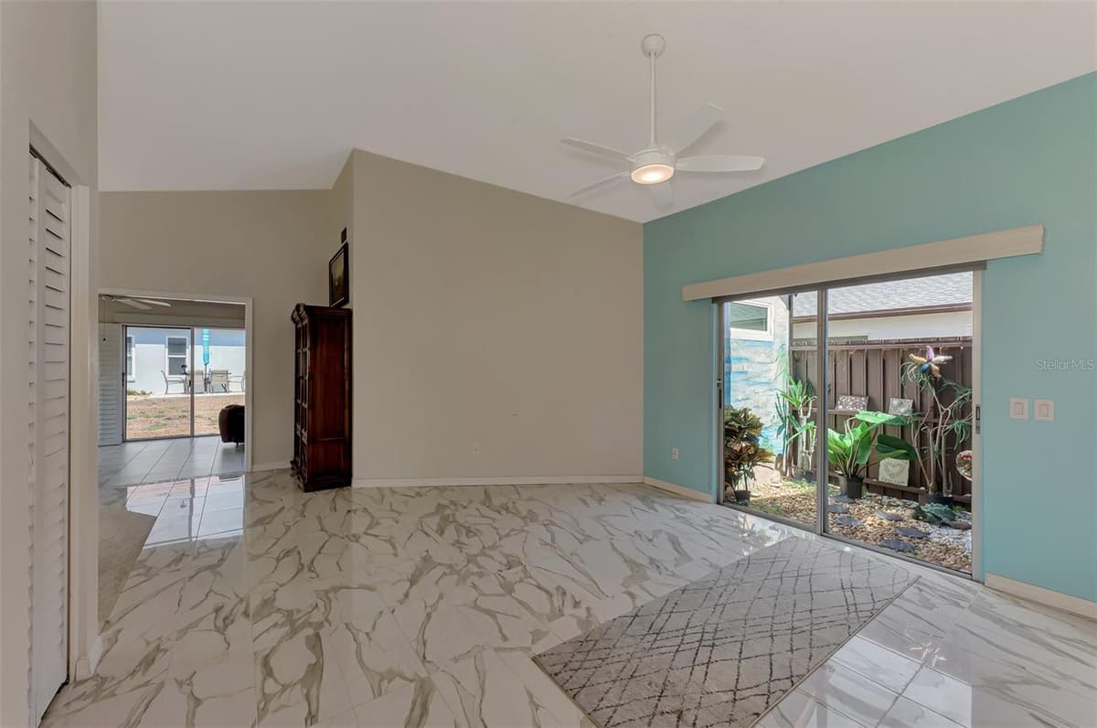 570 FOXWOOD BOULEVARD — photo 18 of 78