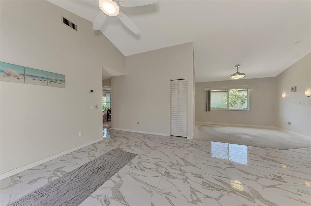 570 FOXWOOD BOULEVARD — photo 20 of 78