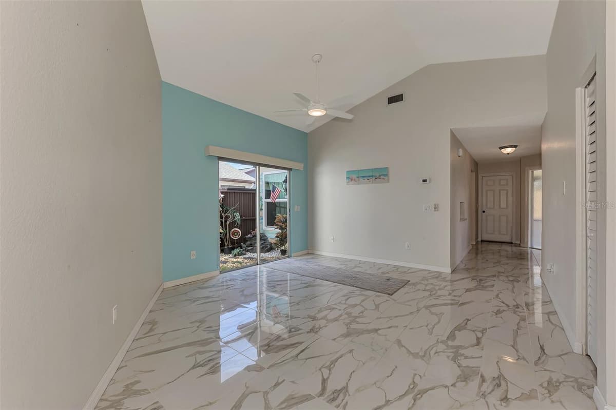 570 FOXWOOD BOULEVARD — photo 19 of 78