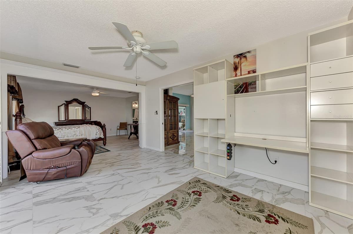 570 FOXWOOD BOULEVARD — photo 30 of 78