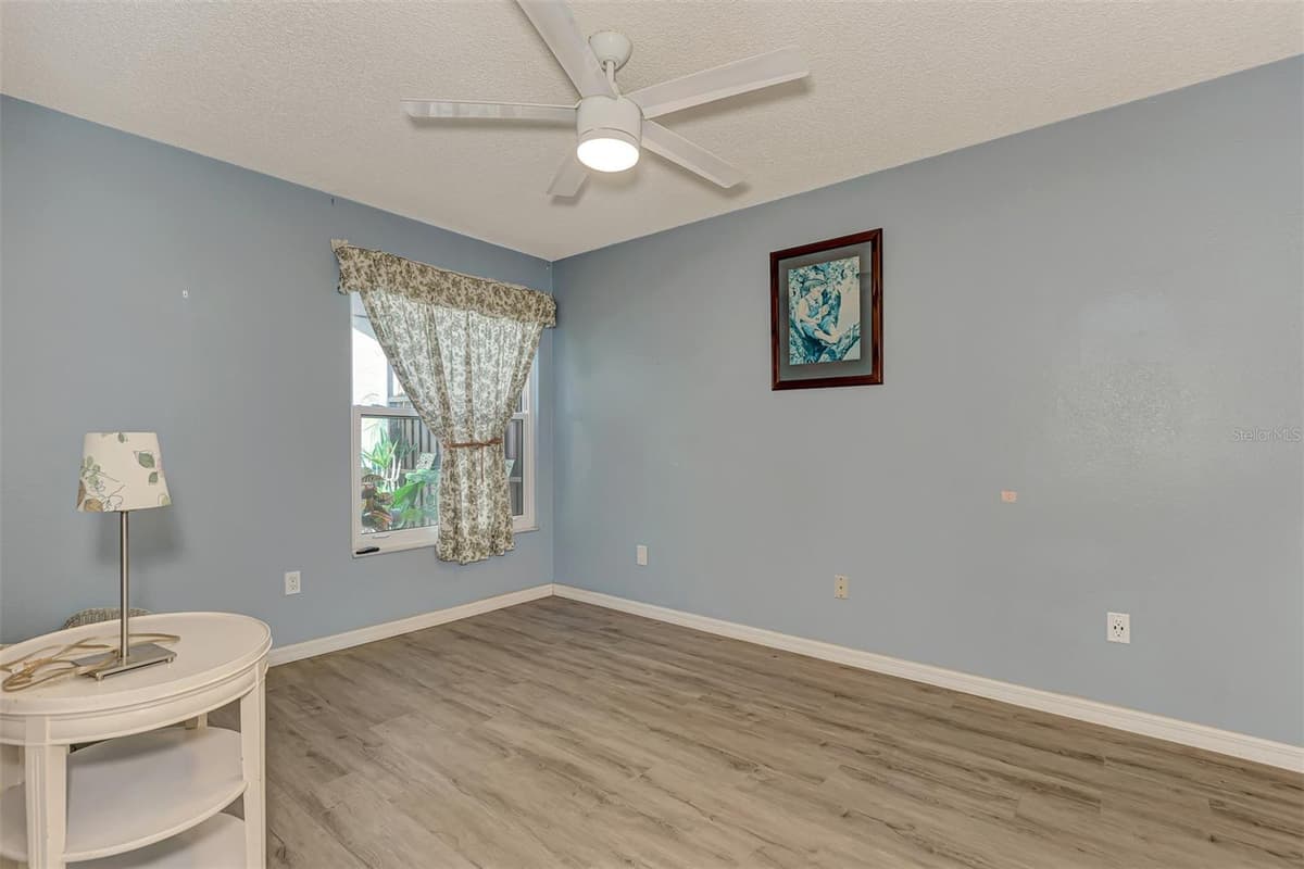 570 FOXWOOD BOULEVARD — photo 36 of 78