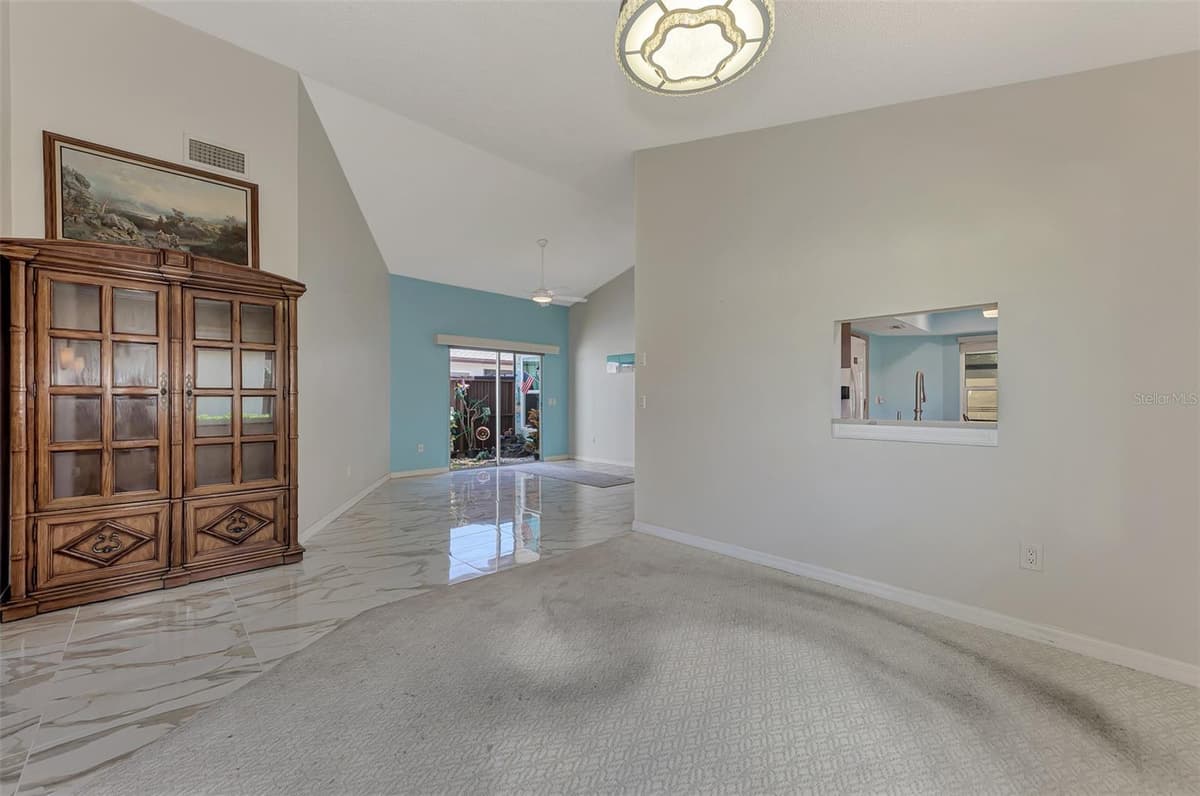 570 FOXWOOD BOULEVARD — photo 25 of 78