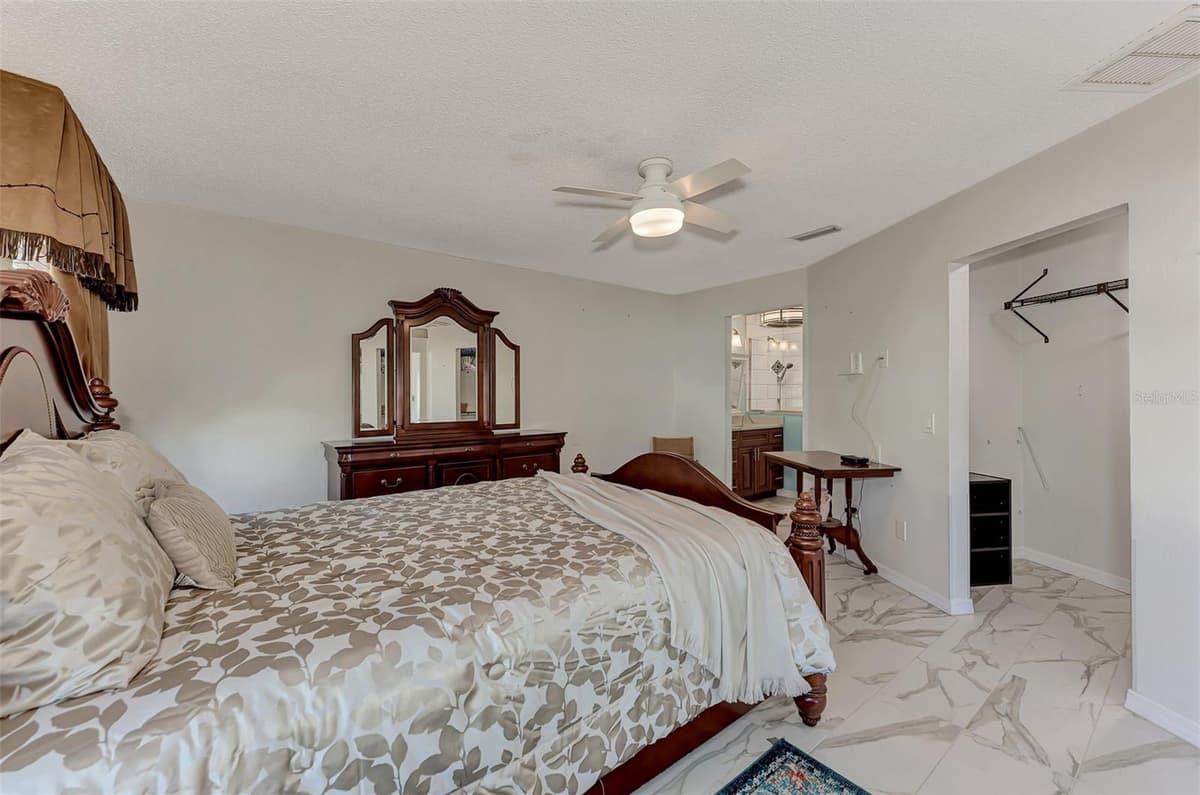 570 FOXWOOD BOULEVARD — photo 32 of 78