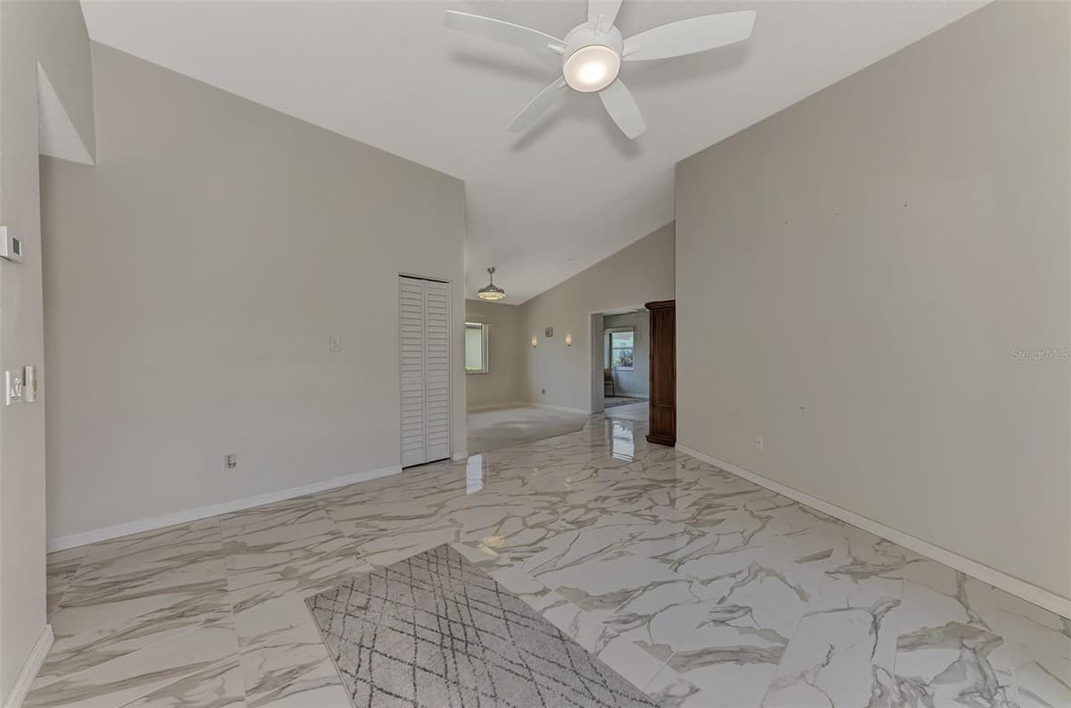 570 FOXWOOD BOULEVARD — photo 21 of 78