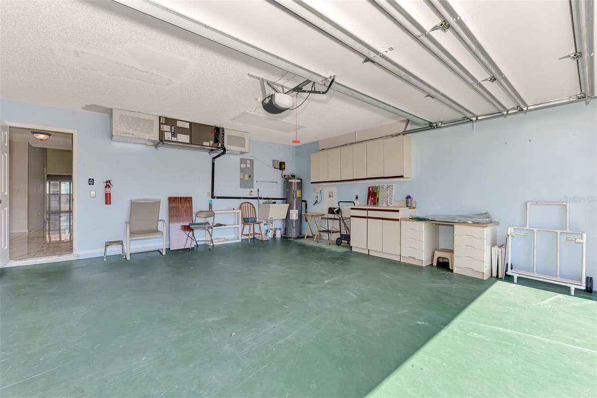 570 FOXWOOD BOULEVARD — photo 39 of 78