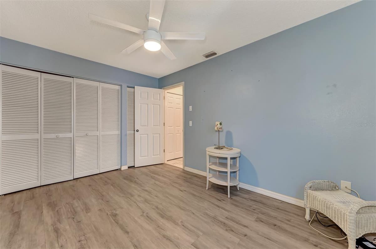 570 FOXWOOD BOULEVARD — photo 37 of 78