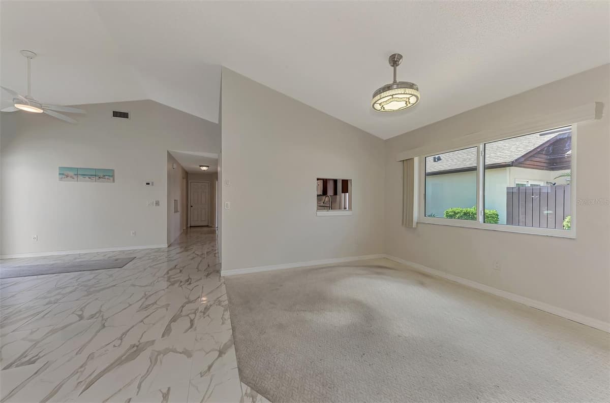 570 FOXWOOD BOULEVARD — photo 24 of 78