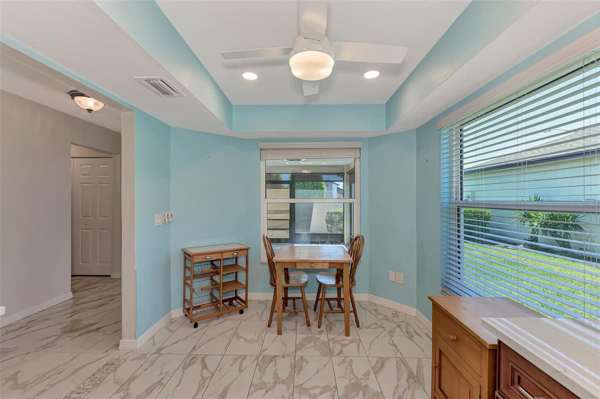 570 FOXWOOD BOULEVARD — photo 17 of 78