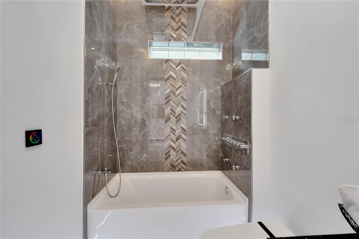 6542 SIMONE SHORES CIRCLE — photo 43 of 75