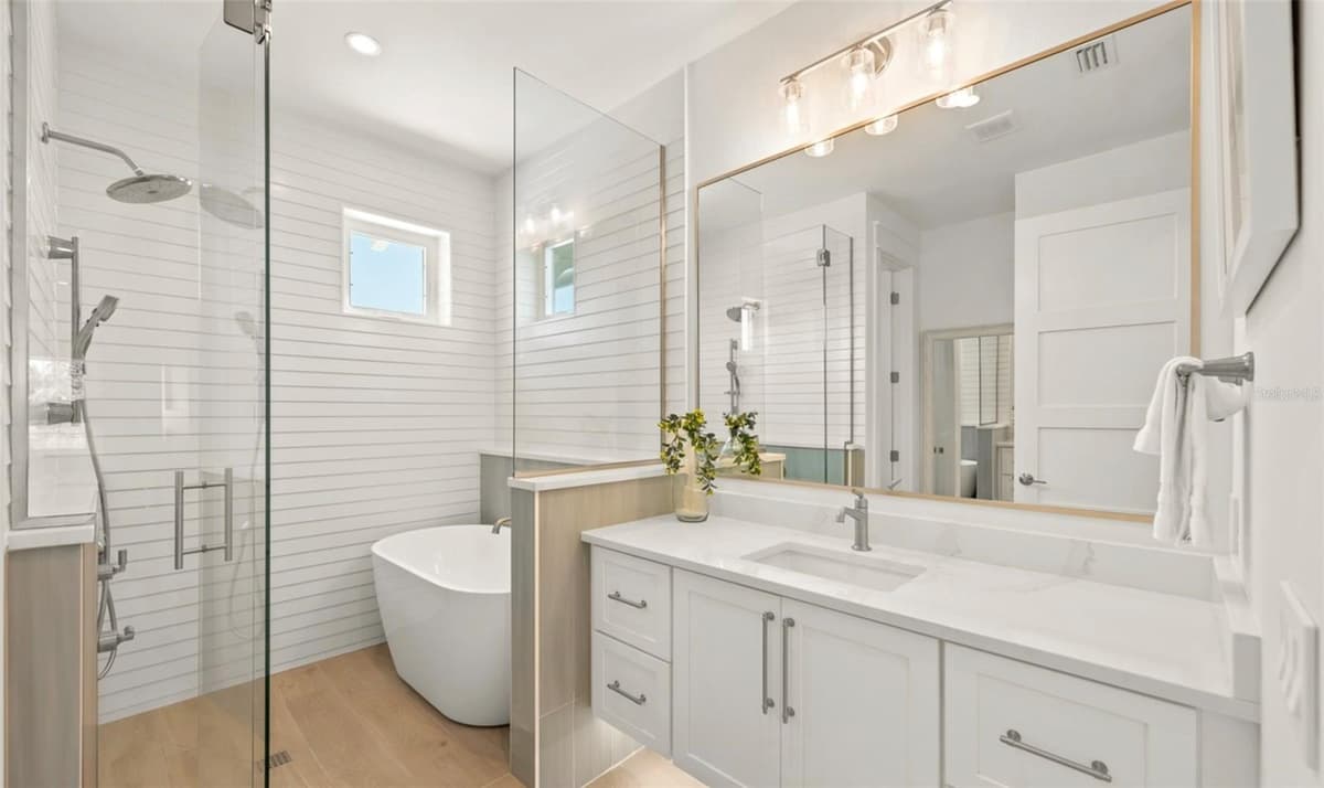 404 NORTH SHORE DR — photo 19 of 32