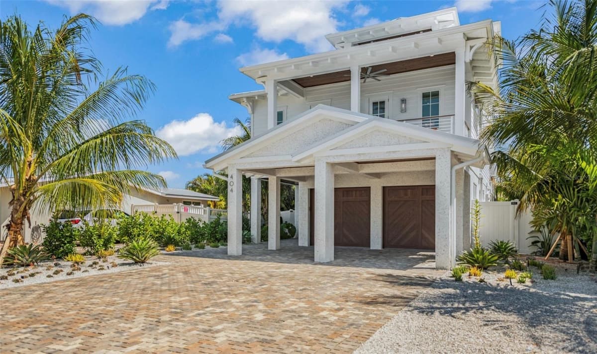 404 NORTH SHORE DR — photo 1 of 32