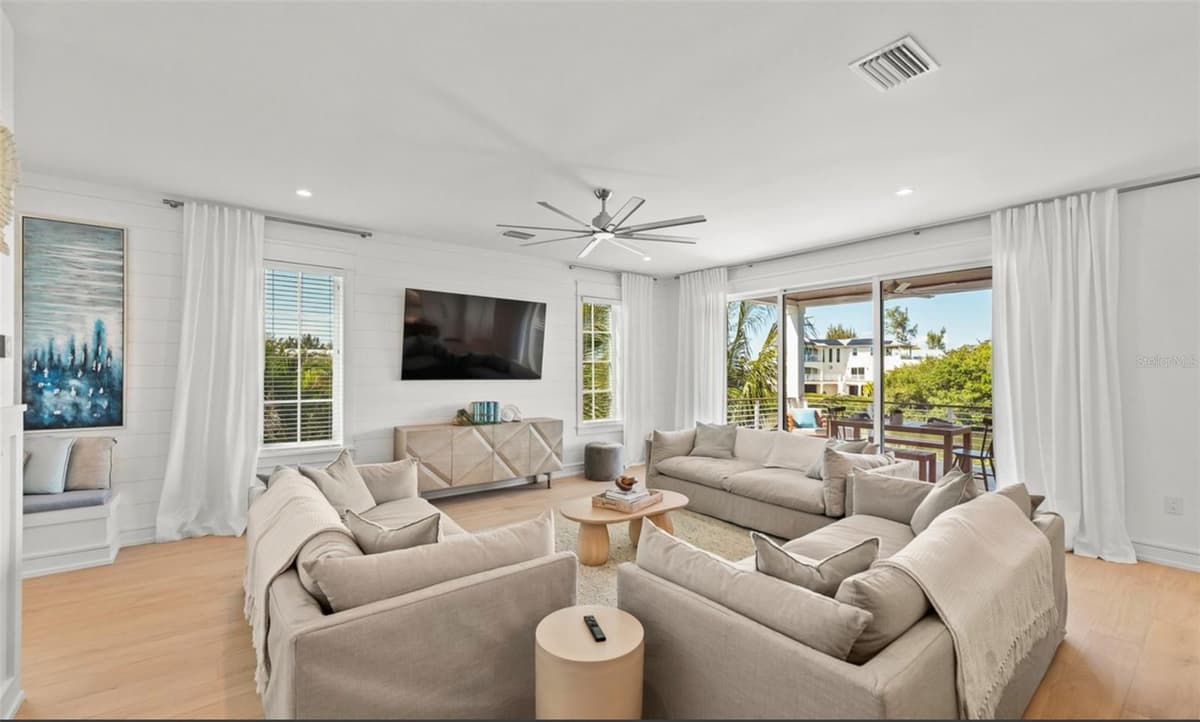 404 NORTH SHORE DR — photo 9 of 32
