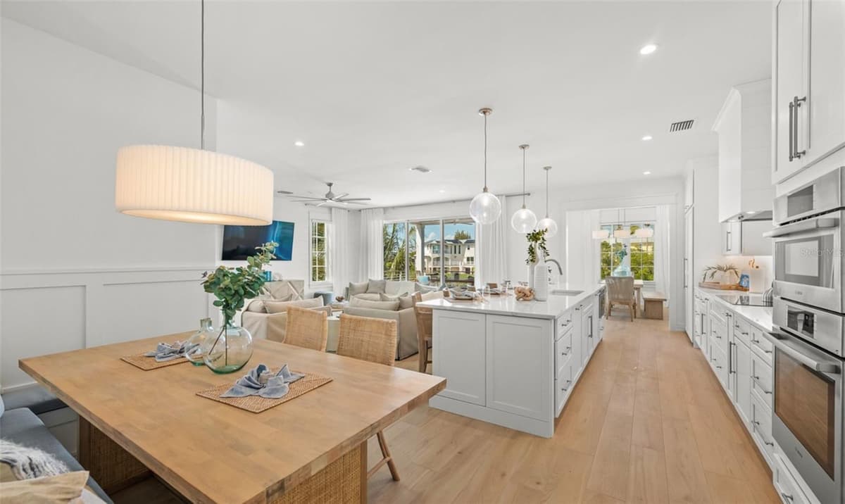 404 NORTH SHORE DR — photo 13 of 32