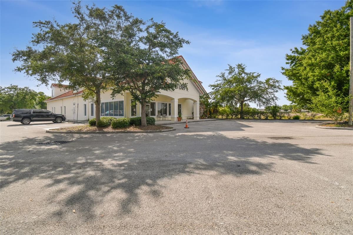 772 CORTARO DRIVE — photo 10 of 88